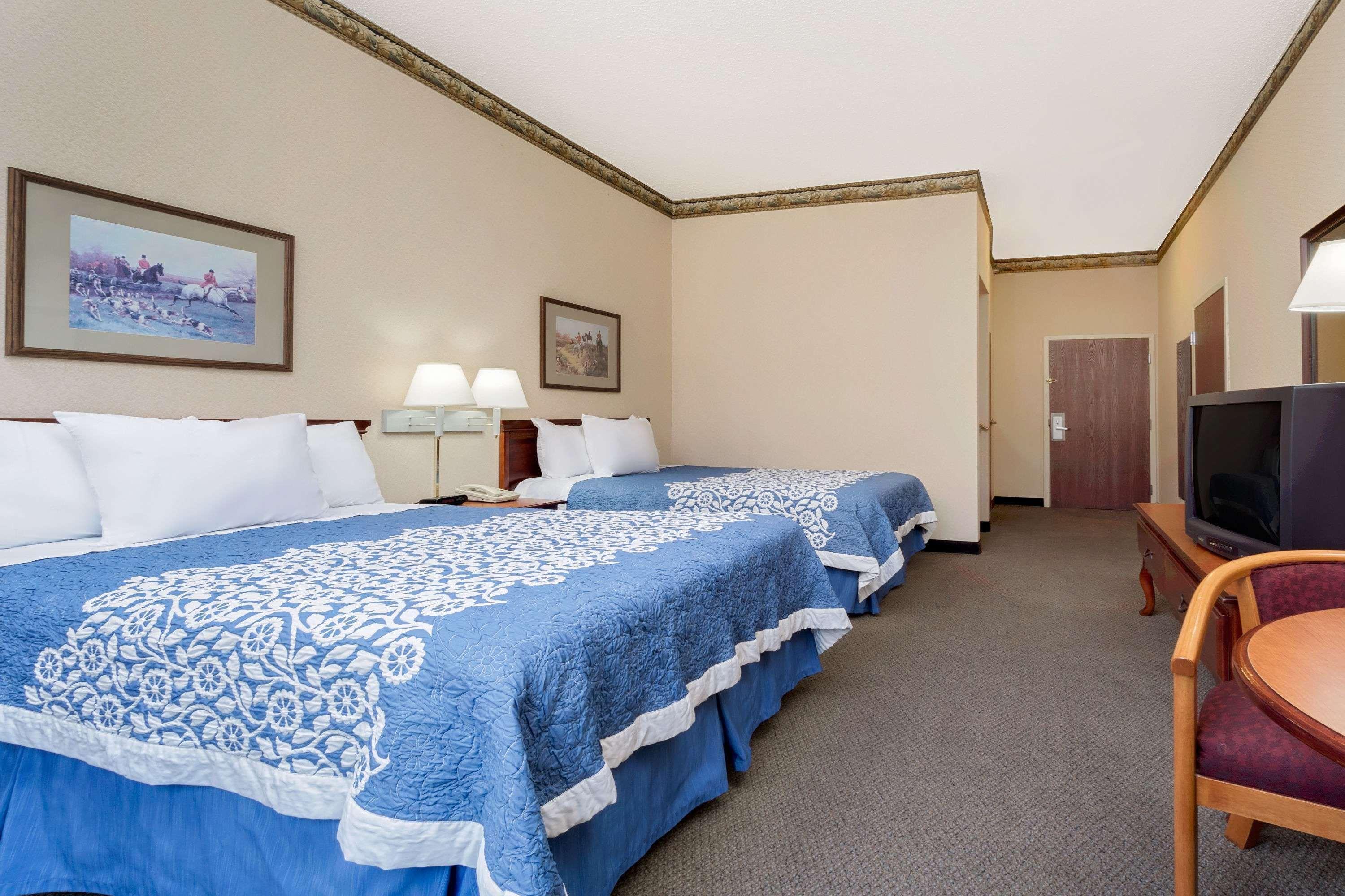 Magnuson Hotel West Liberty Eksteriør bilde